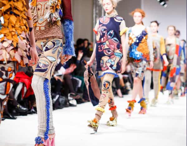 ��������